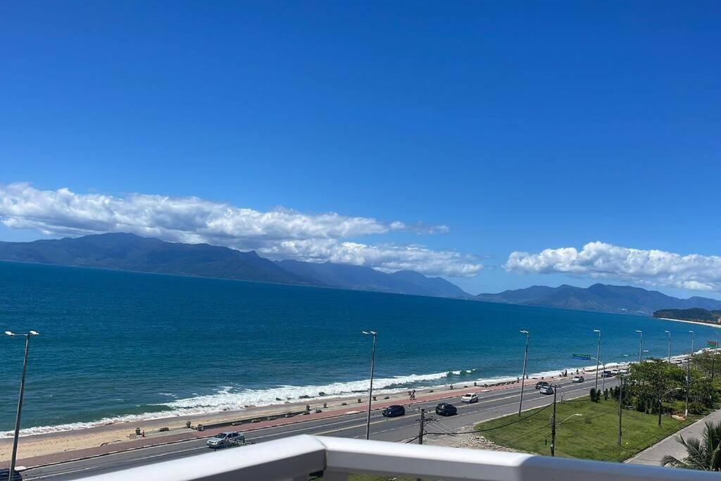 Apartamento Beira Mar - Praia Massaguacu Caraguatatuba Exterior photo